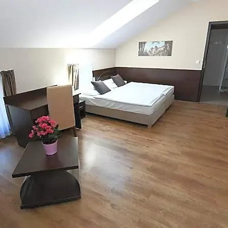 Ezusthid Hotel