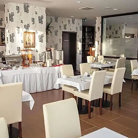 Ezusthid Hotel